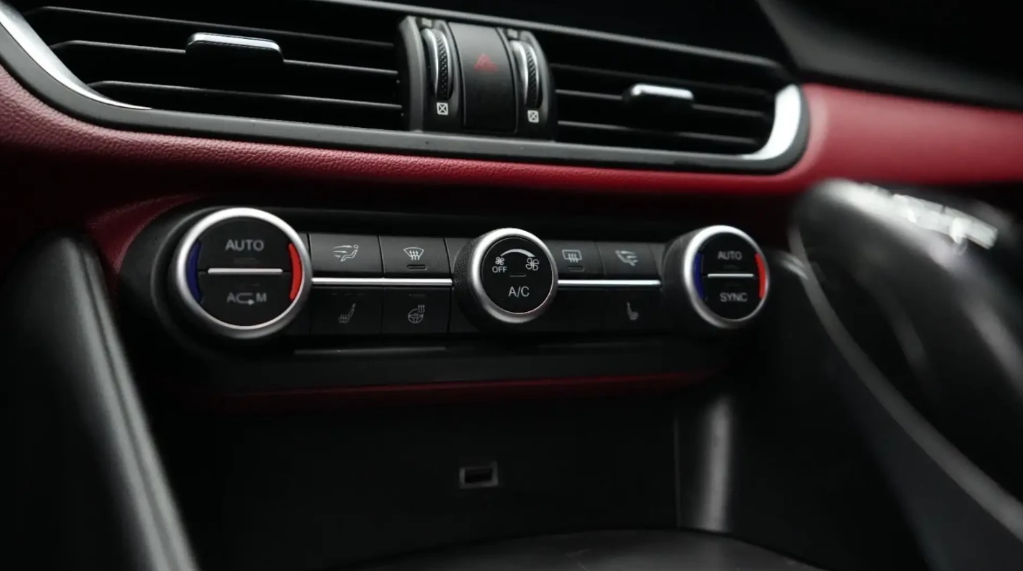 Alfa Romeo Giulia Ti Sport Q4, снимка 10 - Автомобили и джипове - 55009386