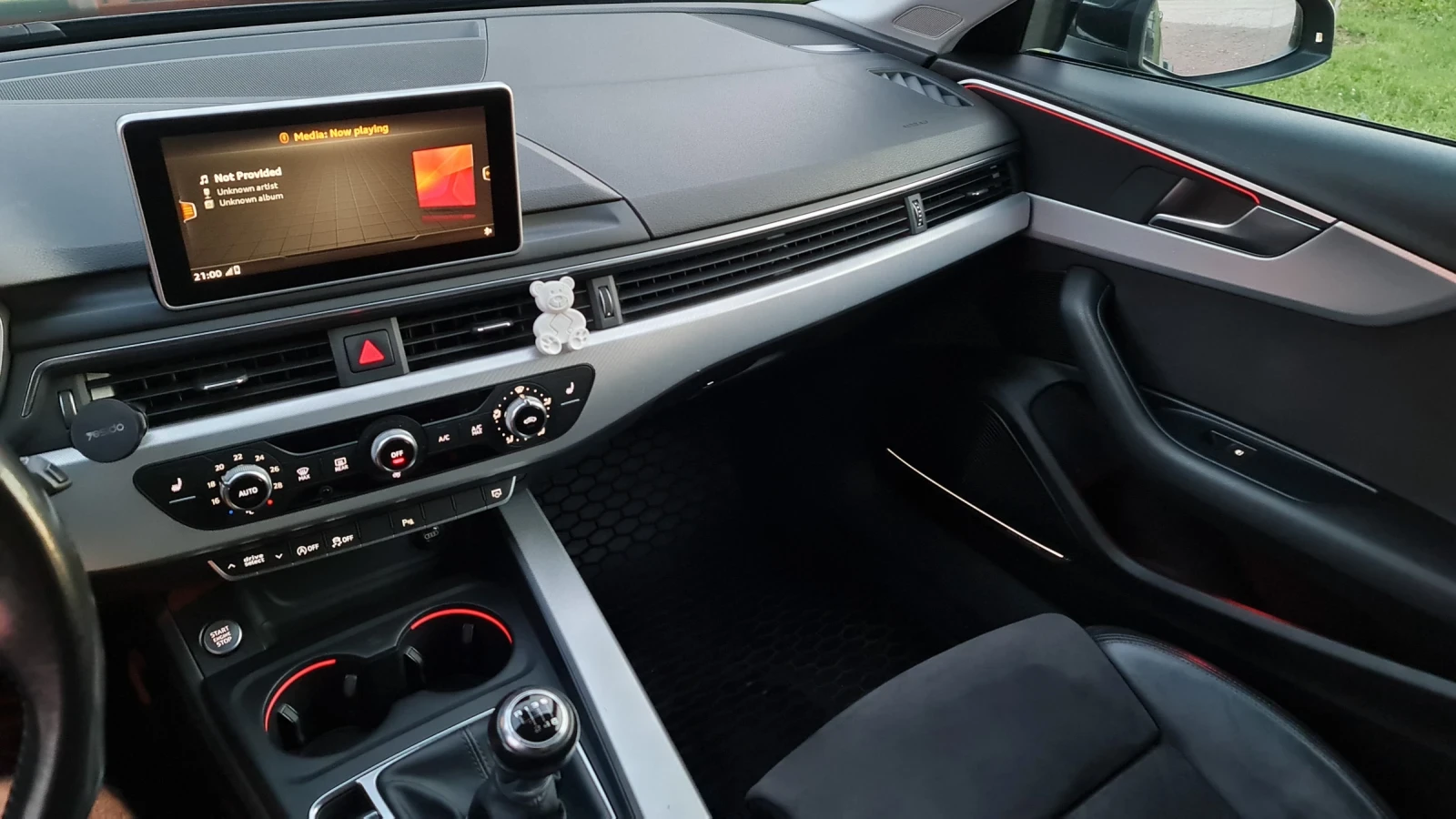 Audi A4 2.0TDl S-line, снимка 12 - Автомобили и джипове - 55417661