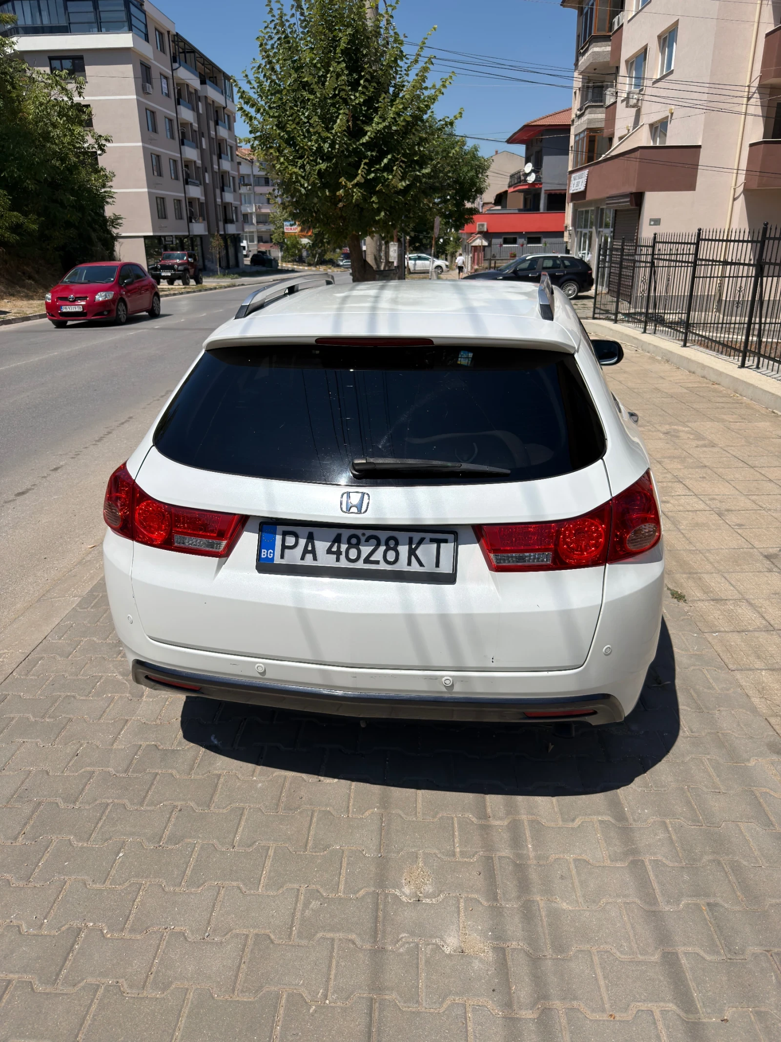 Honda Accord Gen 8     Exclusive Plus, снимка 4 - Автомобили и джипове - 55464216