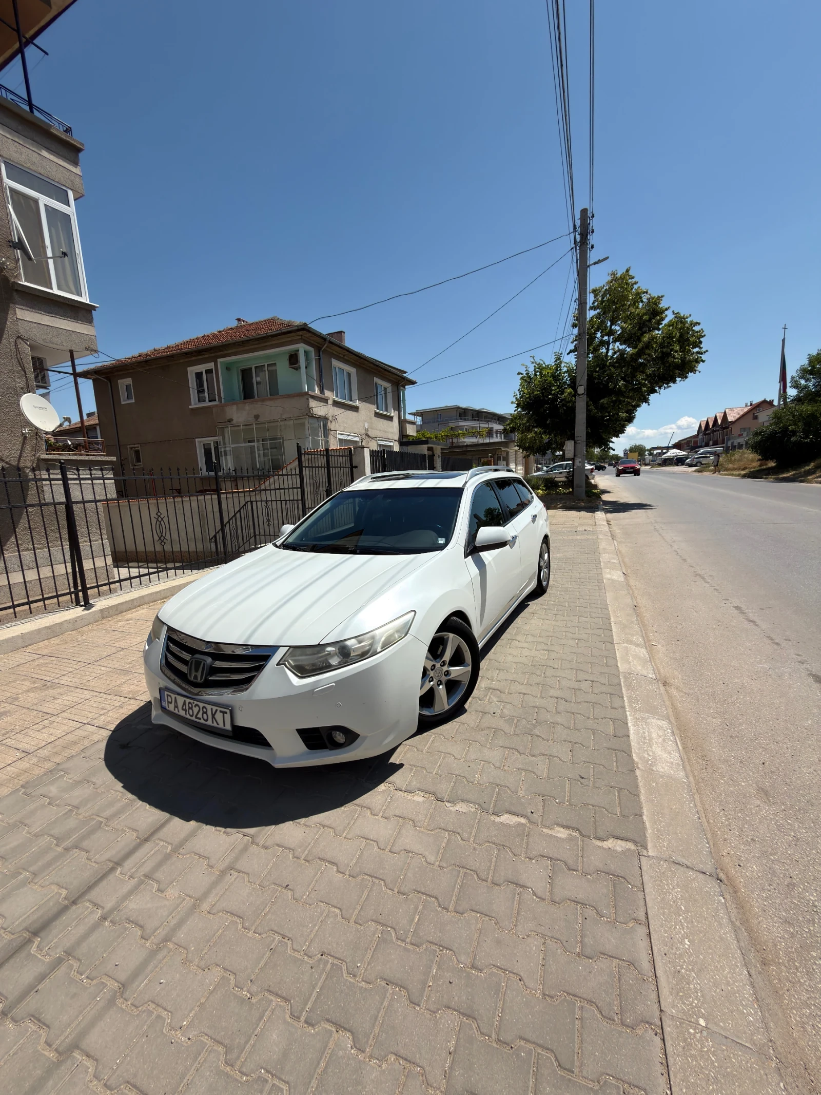 Honda Accord Gen 8     Exclusive Plus, снимка 2 - Автомобили и джипове - 55464216