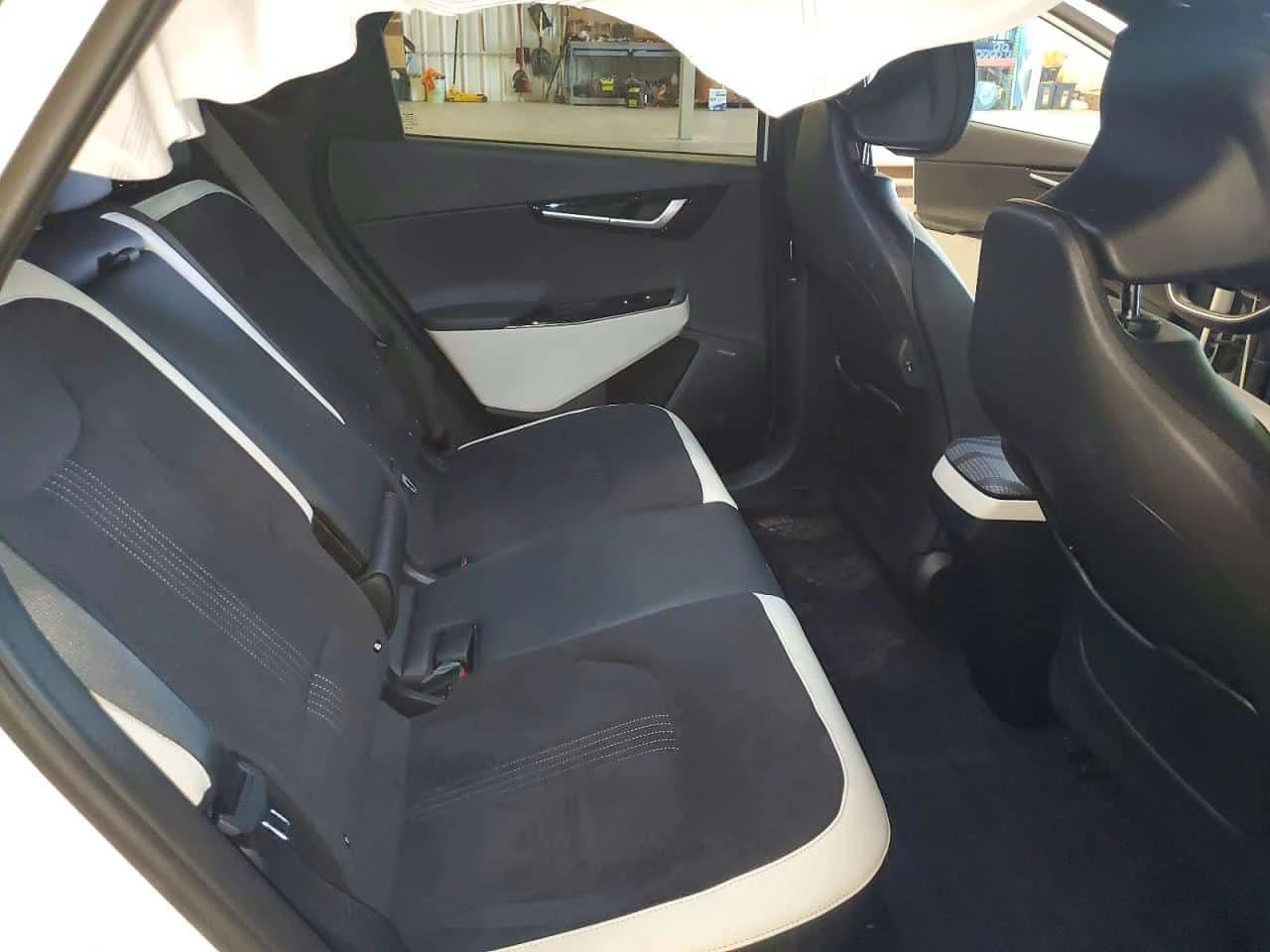 Kia EV6 DISTRONIC / 360 / ОБДУХВАНЕ / CARFAX / АВТОКРЕДИТ , снимка 10 - Автомобили и джипове - 55577727