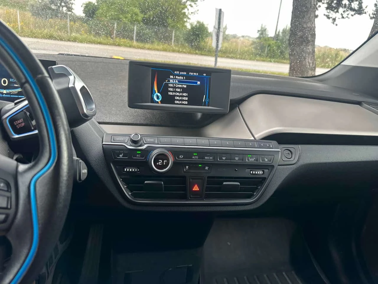 BMW i3 Auto w/Range Extender  CARFAX, снимка 9 - Автомобили и джипове - 56309973