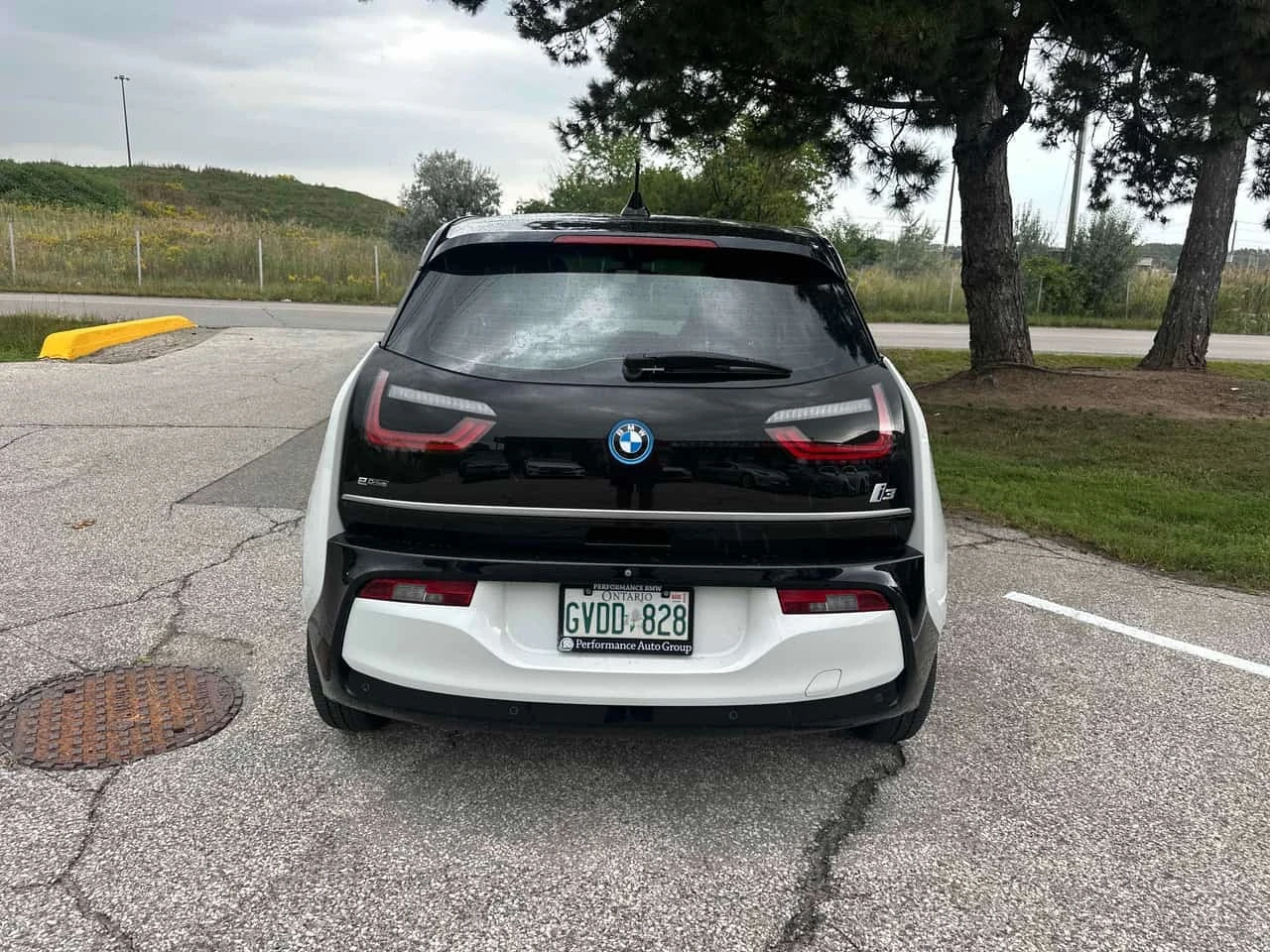 BMW i3 Auto w/Range Extender  CARFAX, снимка 4 - Автомобили и джипове - 56309973