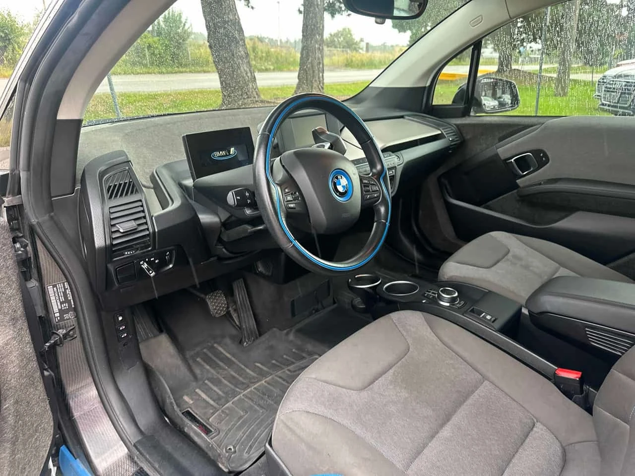 BMW i3 Auto w/Range Extender  CARFAX, снимка 5 - Автомобили и джипове - 56309973