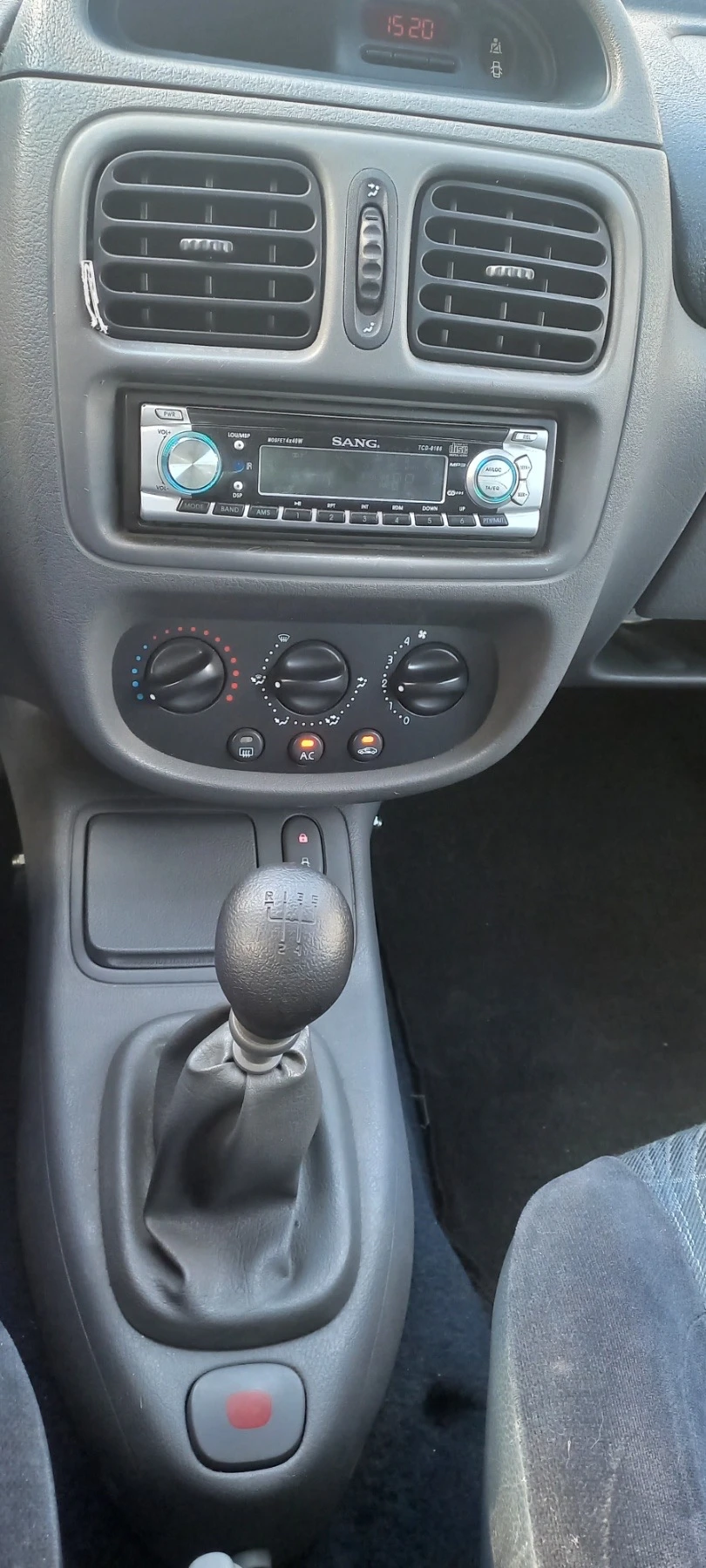 Renault Clio II 16V, снимка 8 - Автомобили и джипове - 56322326