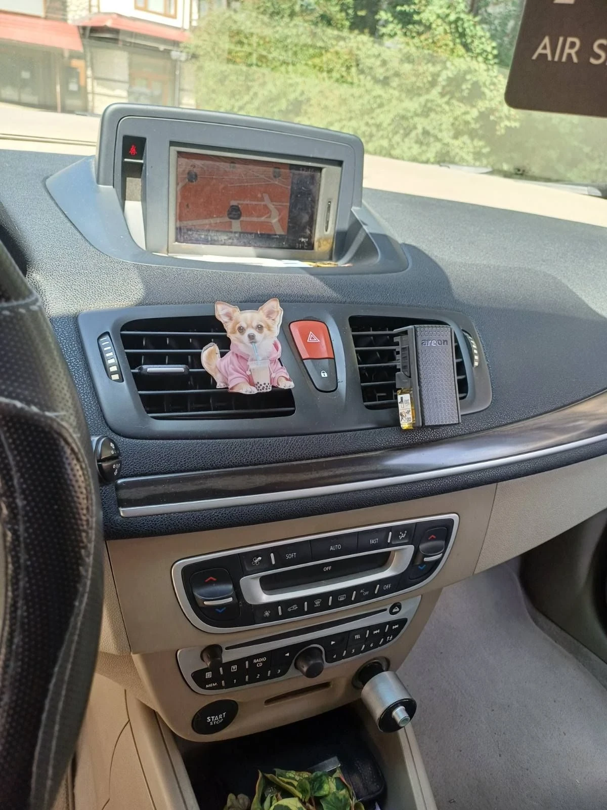 Renault Megane 1.9 dci keyless navi, снимка 10 - Автомобили и джипове - 56353127