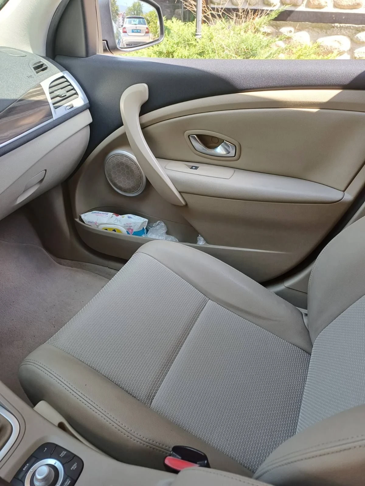 Renault Megane 1.9 dci keyless navi, снимка 8 - Автомобили и джипове - 56353127