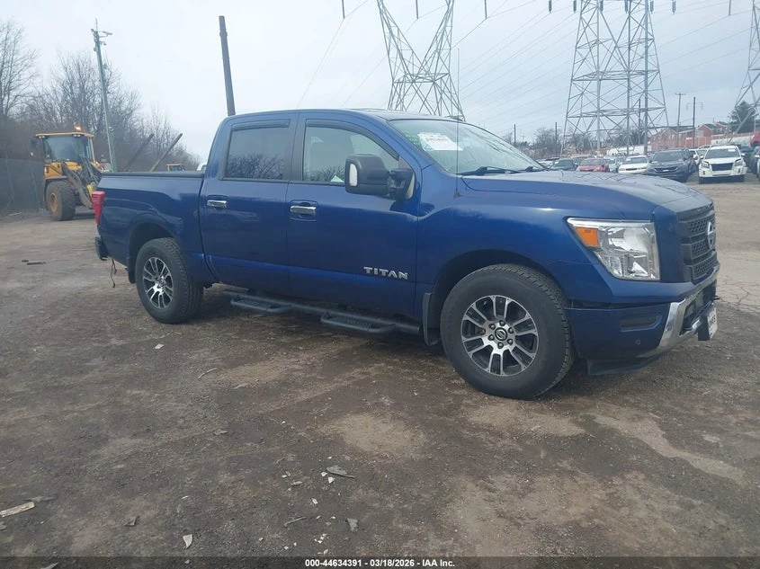 Nissan Titan crew cab 5.6l Titan Sv 4X4