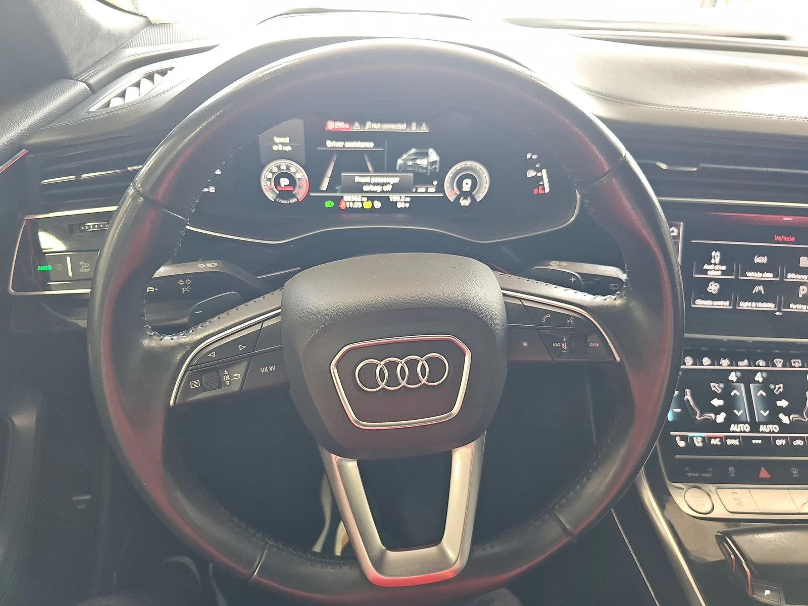 Audi Q8 PRESTIGE* МАСАЖ* ОБДУХ* S-LINE* MATRIX* ВЪЗДУХ* B&, снимка 7 - Автомобили и джипове - 55611318