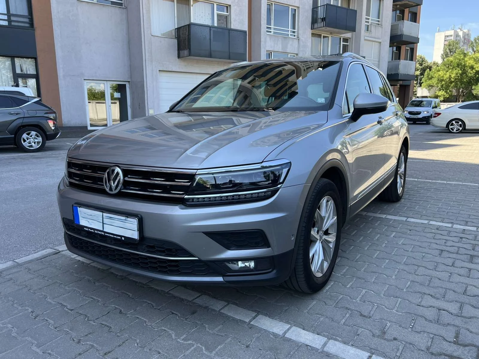 VW Tiguan 2.0 TSI 4MOTION 4x4, снимка 8 - Автомобили и джипове - 55624537