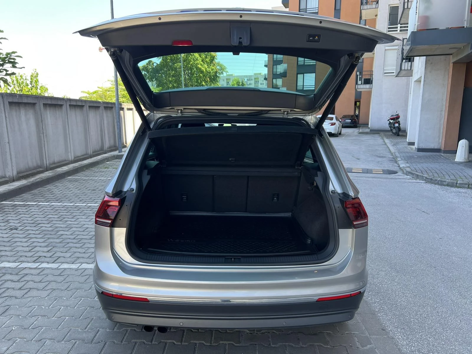 VW Tiguan 2.0 TSI 4MOTION 4x4, снимка 9 - Автомобили и джипове - 55624537