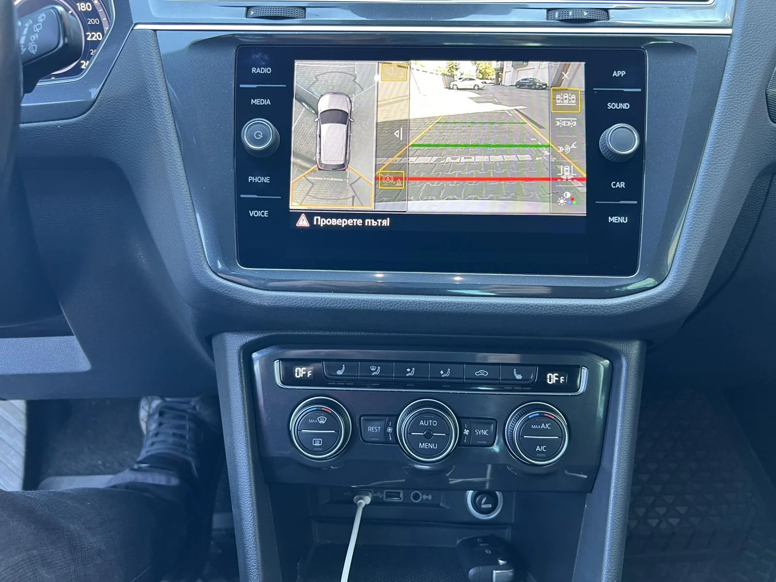 VW Tiguan 2.0 TSI 4MOTION 4x4, снимка 16 - Автомобили и джипове - 55624537