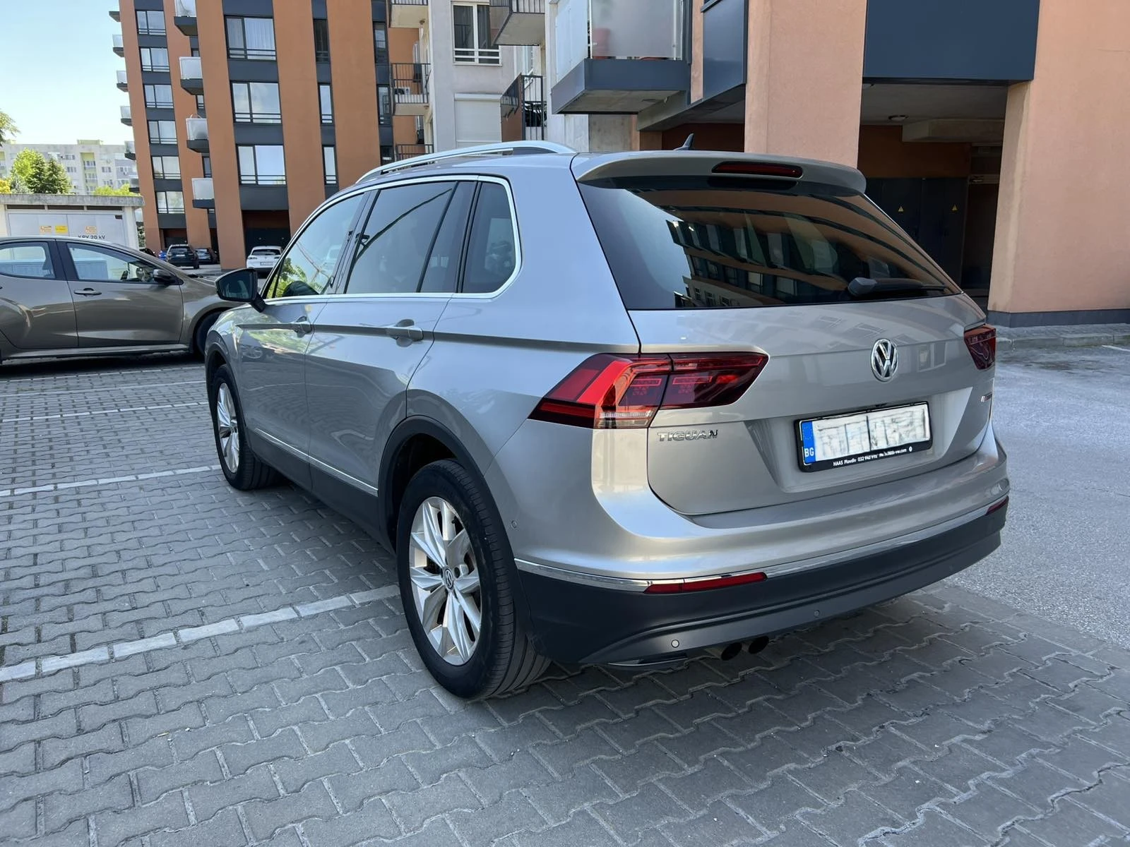 VW Tiguan 2.0 TSI 4MOTION 4x4, снимка 6 - Автомобили и джипове - 55624537