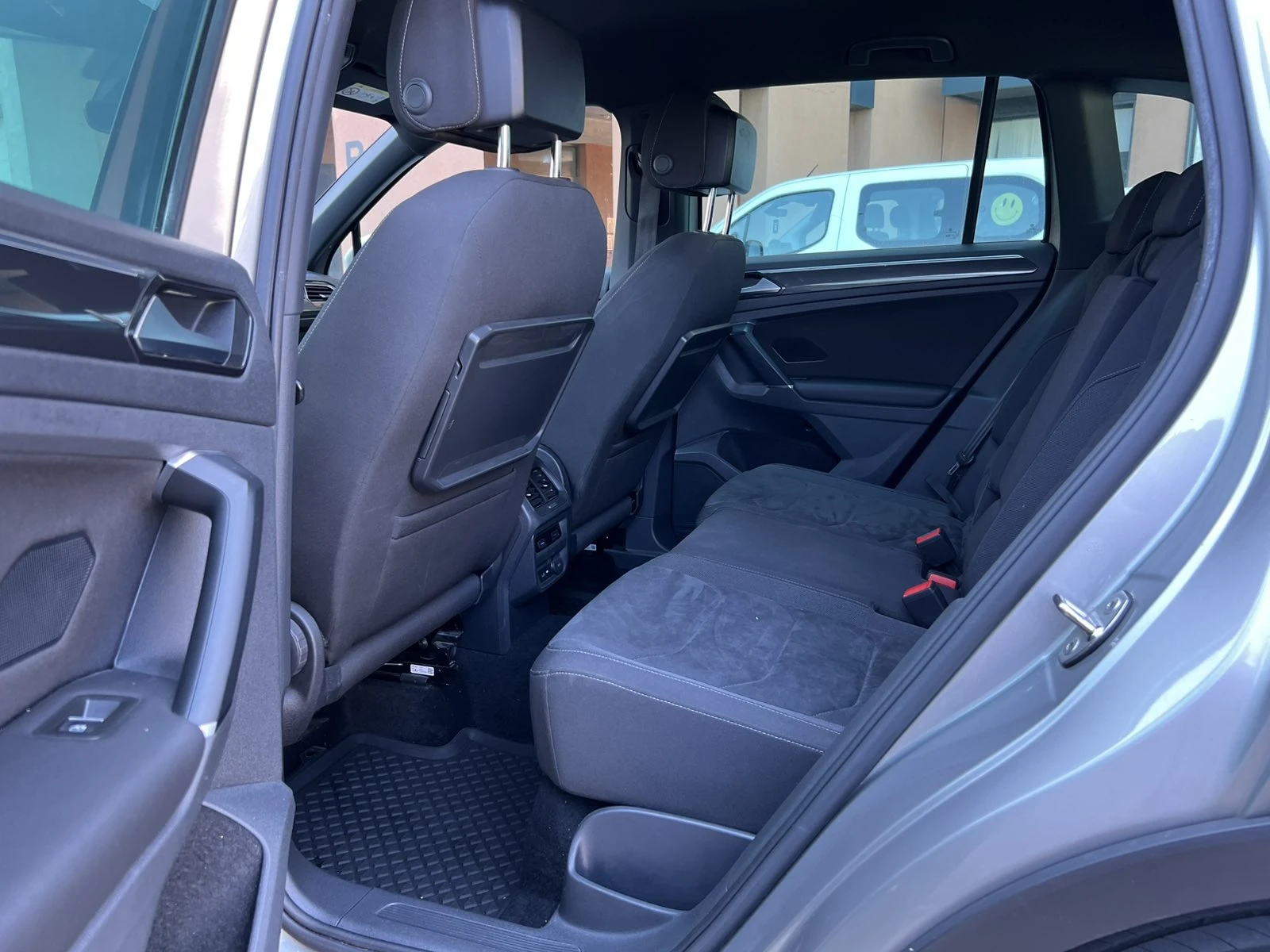 VW Tiguan 2.0 TSI 4MOTION 4x4, снимка 13 - Автомобили и джипове - 55624537