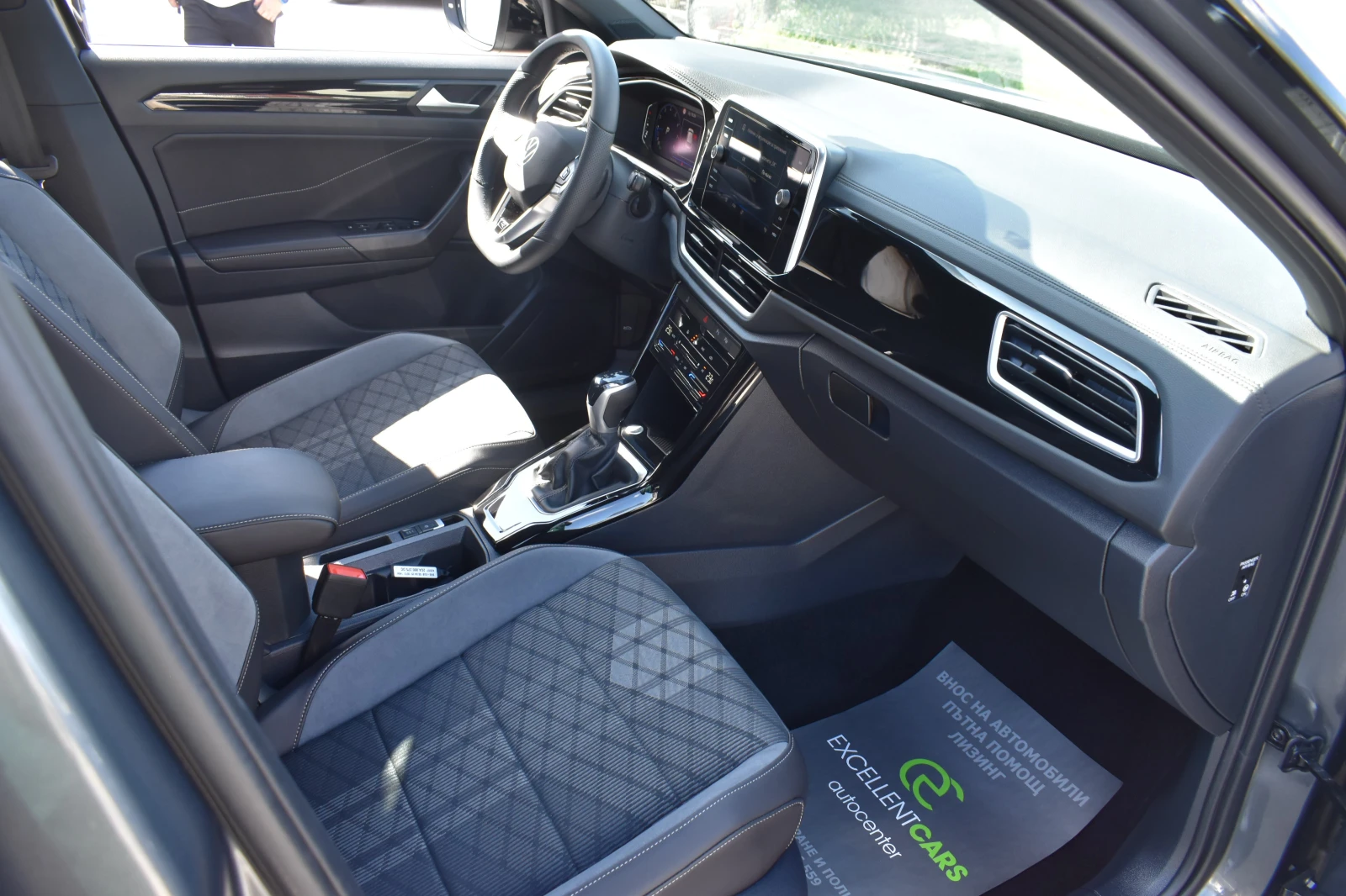 VW T-Roc R-LINE* DIGITAL* 4000KM!!!!* РАВЕН НА НОВ, снимка 12 - Автомобили и джипове - 55671950