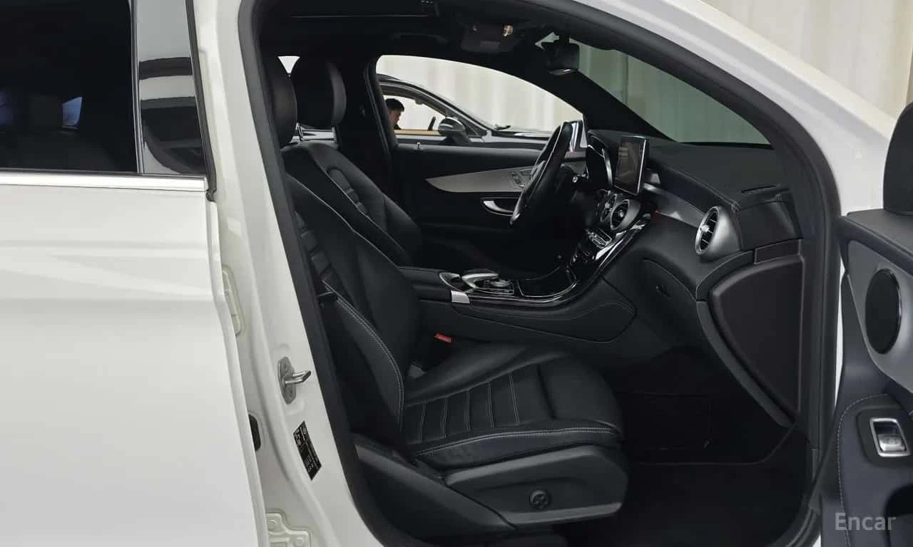Mercedes-Benz GLC 4MATIC Premium Coupe * БЕЗ ПЪРВОНАЧАЛНА, снимка 11 - Автомобили и джипове - 56194028
