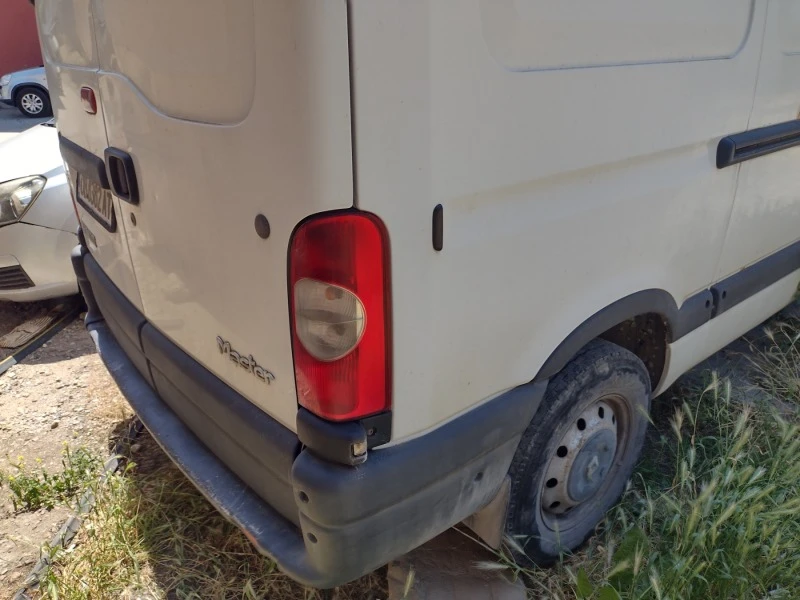 Renault Master 2.5 D, снимка 10 - Бусове и автобуси - 47703744