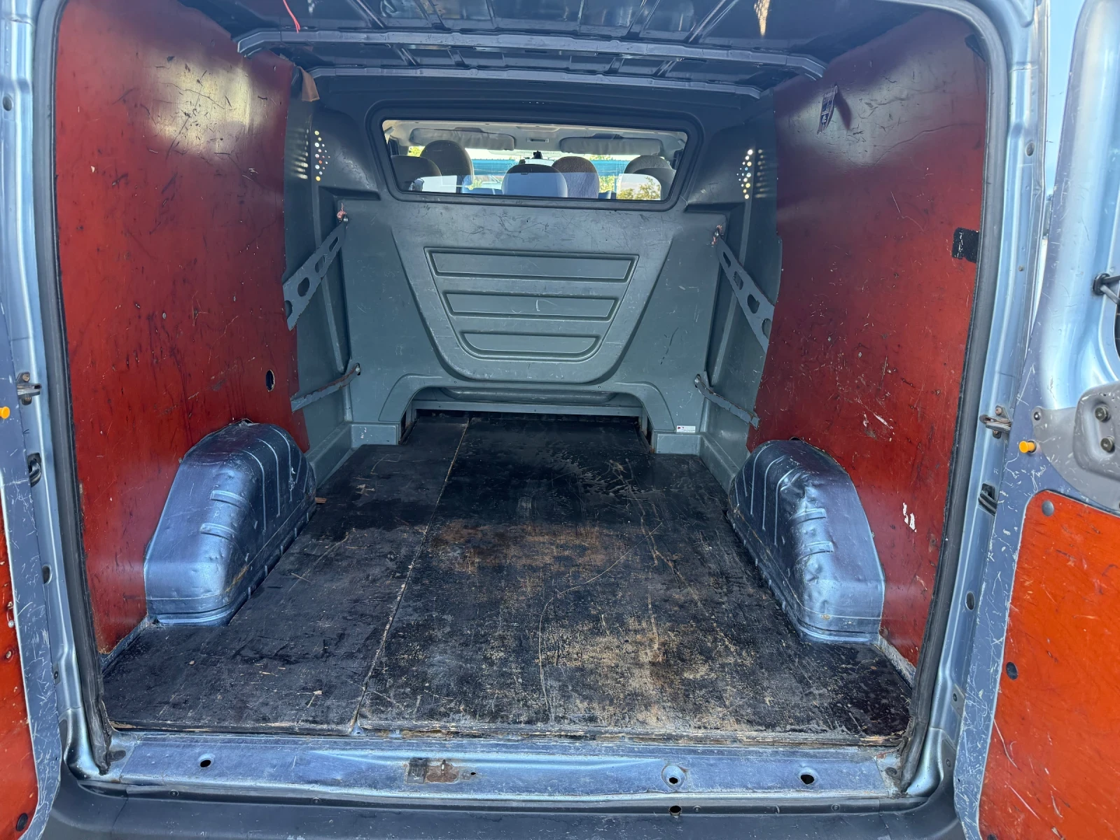 Ford Transit 2.2 - изображение 8