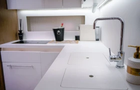 Обява за продажба на Моторна яхта Beneteau Beneteau Gran Turismo 49  Black edition ~Цена по договаряне - изображение 5