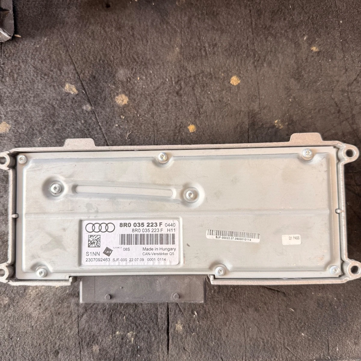 Усилвател с една букса за Ауди Audi A4 А5 A6 Обикновенна музика 8R0035223F-1213