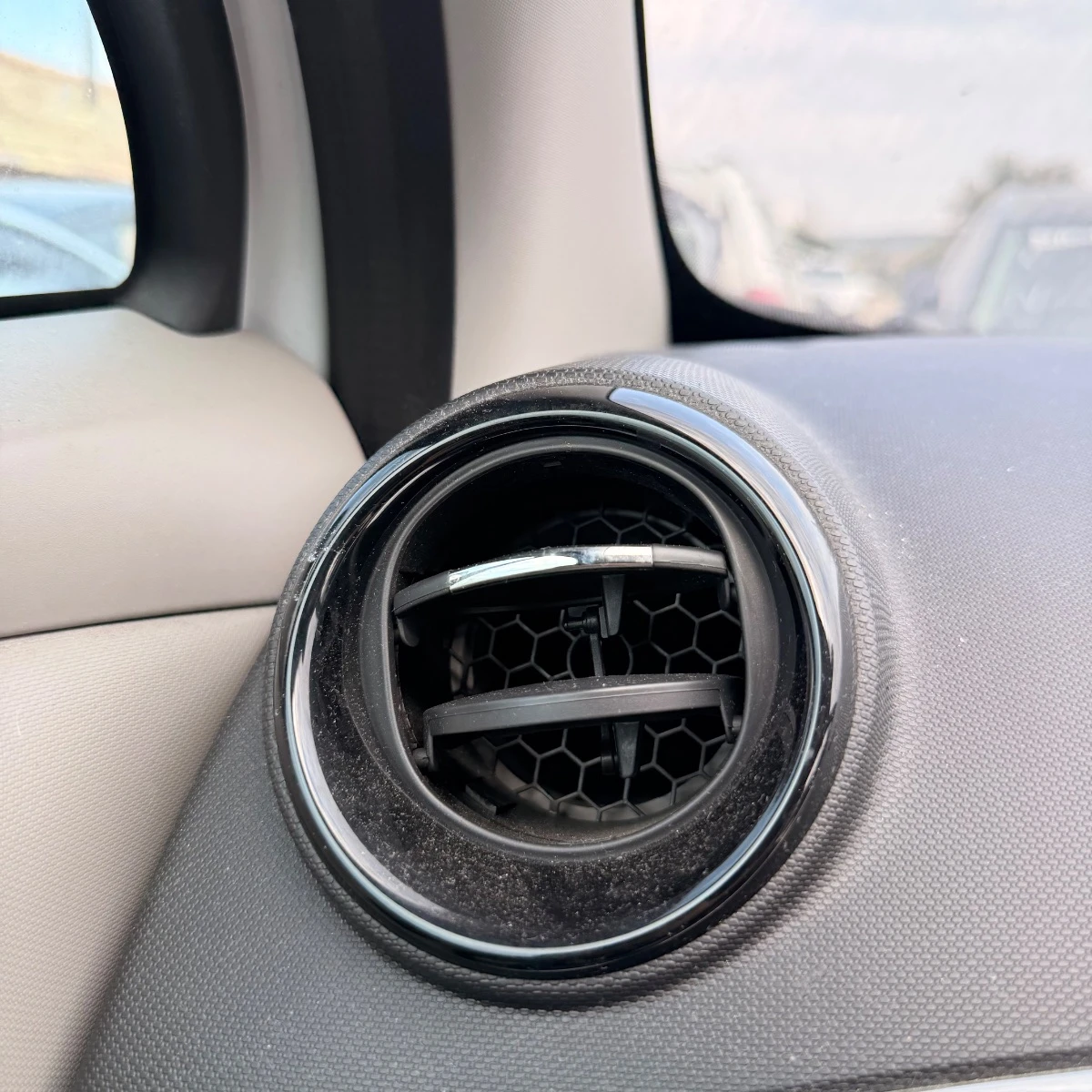 Ляв въздуховод за Renault Zoe 1691-1691