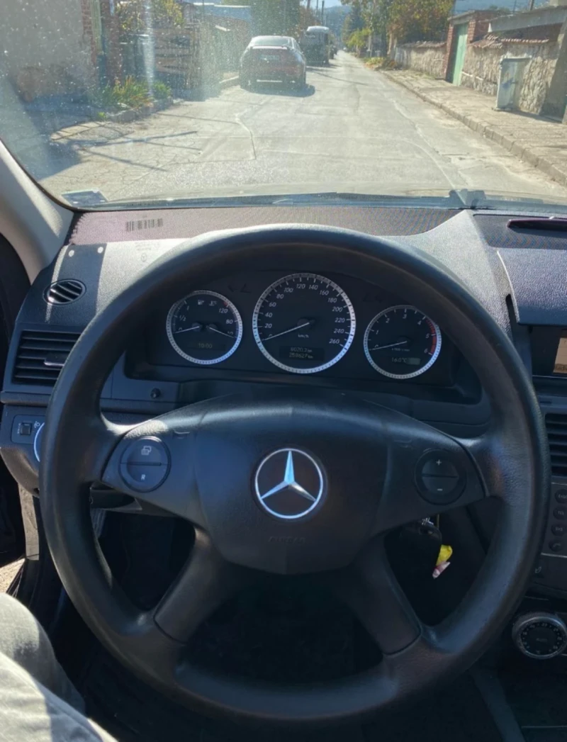 Mercedes-Benz C 220, снимка 9 - Автомобили и джипове - 47738555