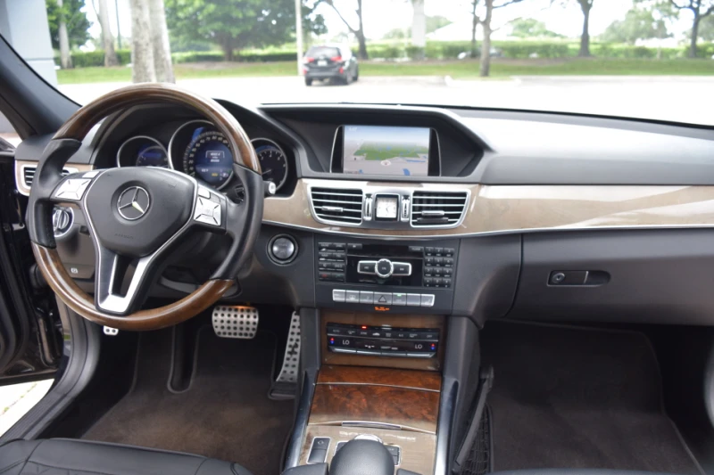 Mercedes-Benz E 350 4matic* Luxury* Keyless* Подгрев* Harman Kardon, снимка 9 - Автомобили и джипове - 47470409