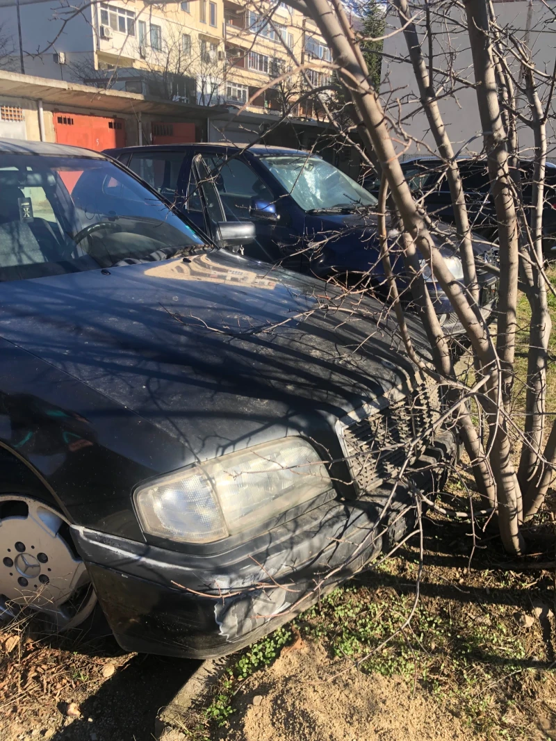 Mercedes-Benz C 180, снимка 4 - Автомобили и джипове - 48547587