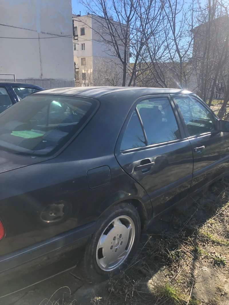 Mercedes-Benz C 180, снимка 2 - Автомобили и джипове - 48547587