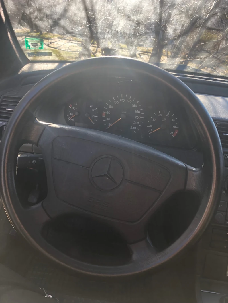 Mercedes-Benz C 180, снимка 11 - Автомобили и джипове - 48547587