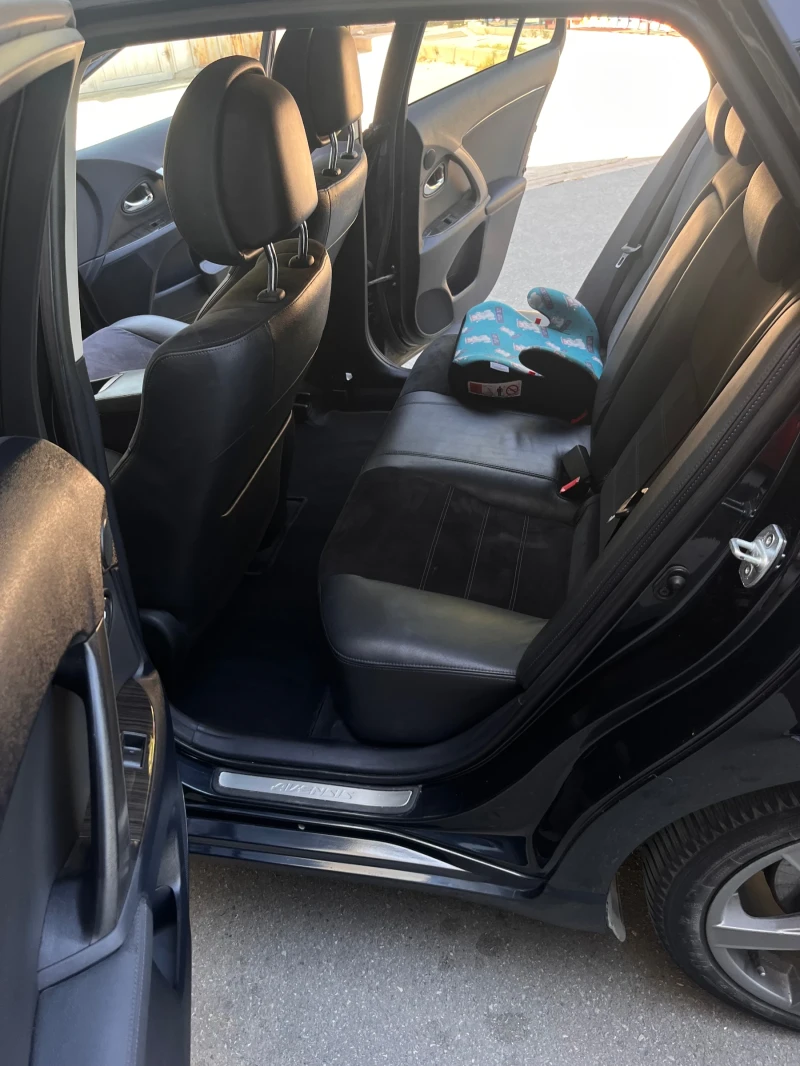 Toyota Avensis 2.2 D4D, снимка 10 - Автомобили и джипове - 52284706