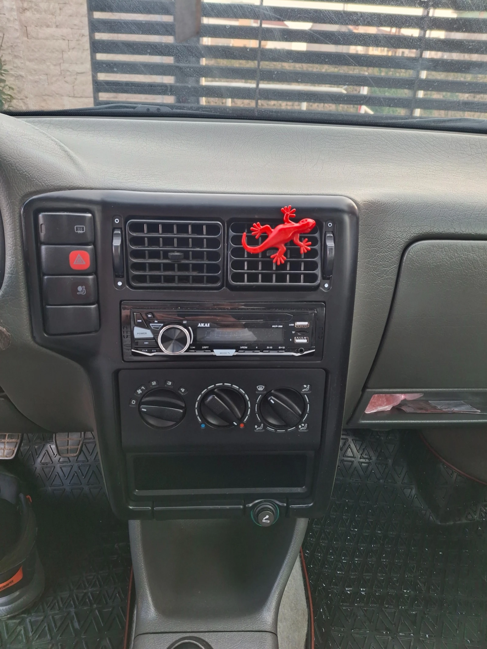 VW Polo 1.4 * * * реални 106000 км.* * * , снимка 11 - Автомобили и джипове - 53707005