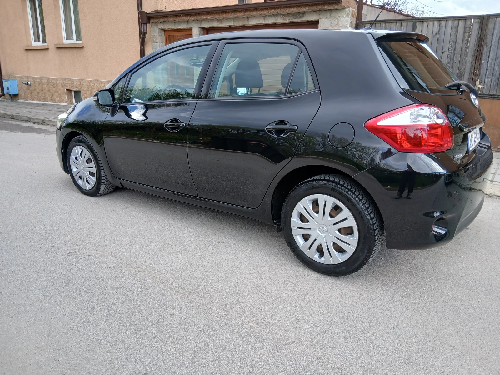 Toyota Auris 2.0 D4D, снимка 2 - Автомобили и джипове - 54271362