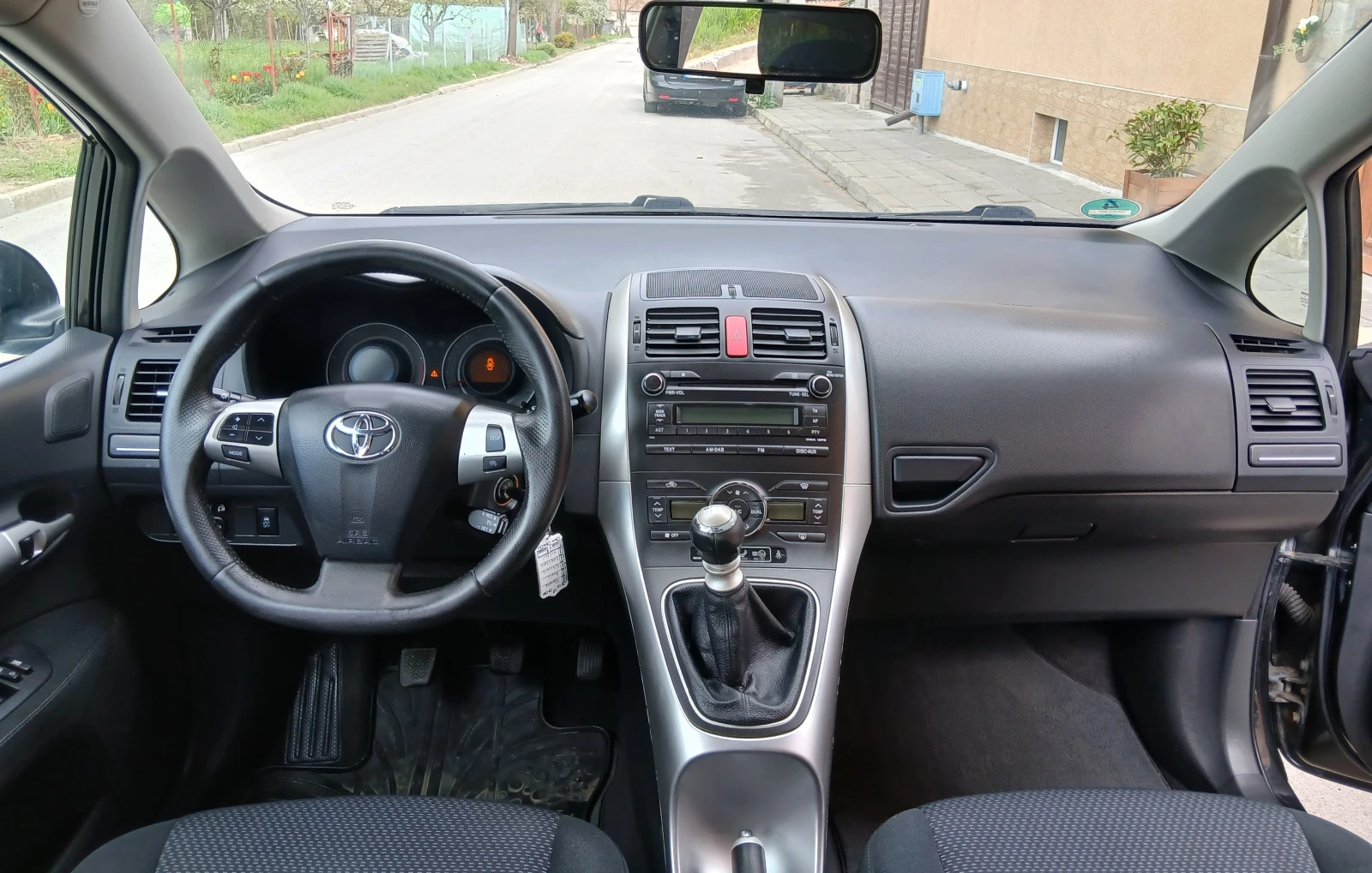 Toyota Auris 2.0 D4D, снимка 13 - Автомобили и джипове - 54271362