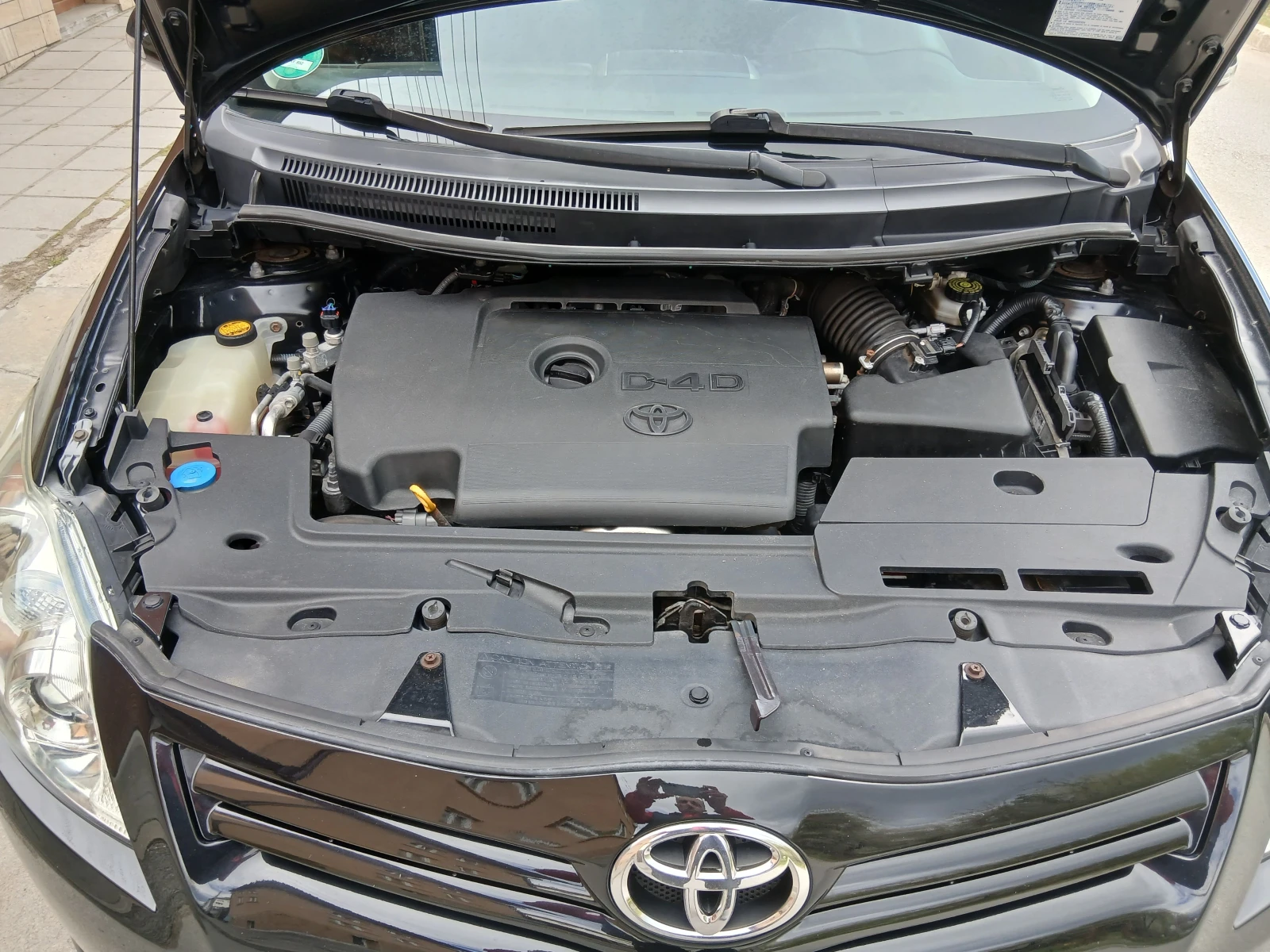 Toyota Auris 2.0 D4D, снимка 10 - Автомобили и джипове - 54271362