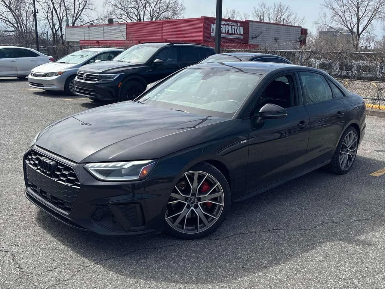 Audi A4 Progressiv / DISTRONIC / CAMERA / LED 