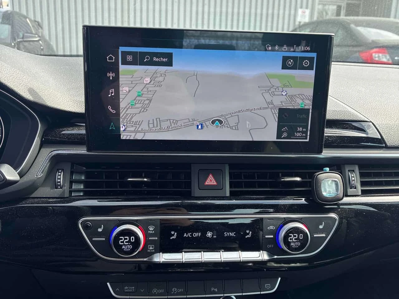 Audi A4 Progressiv / DISTRONIC / CAMERA / LED , снимка 9 - Автомобили и джипове - 54279497