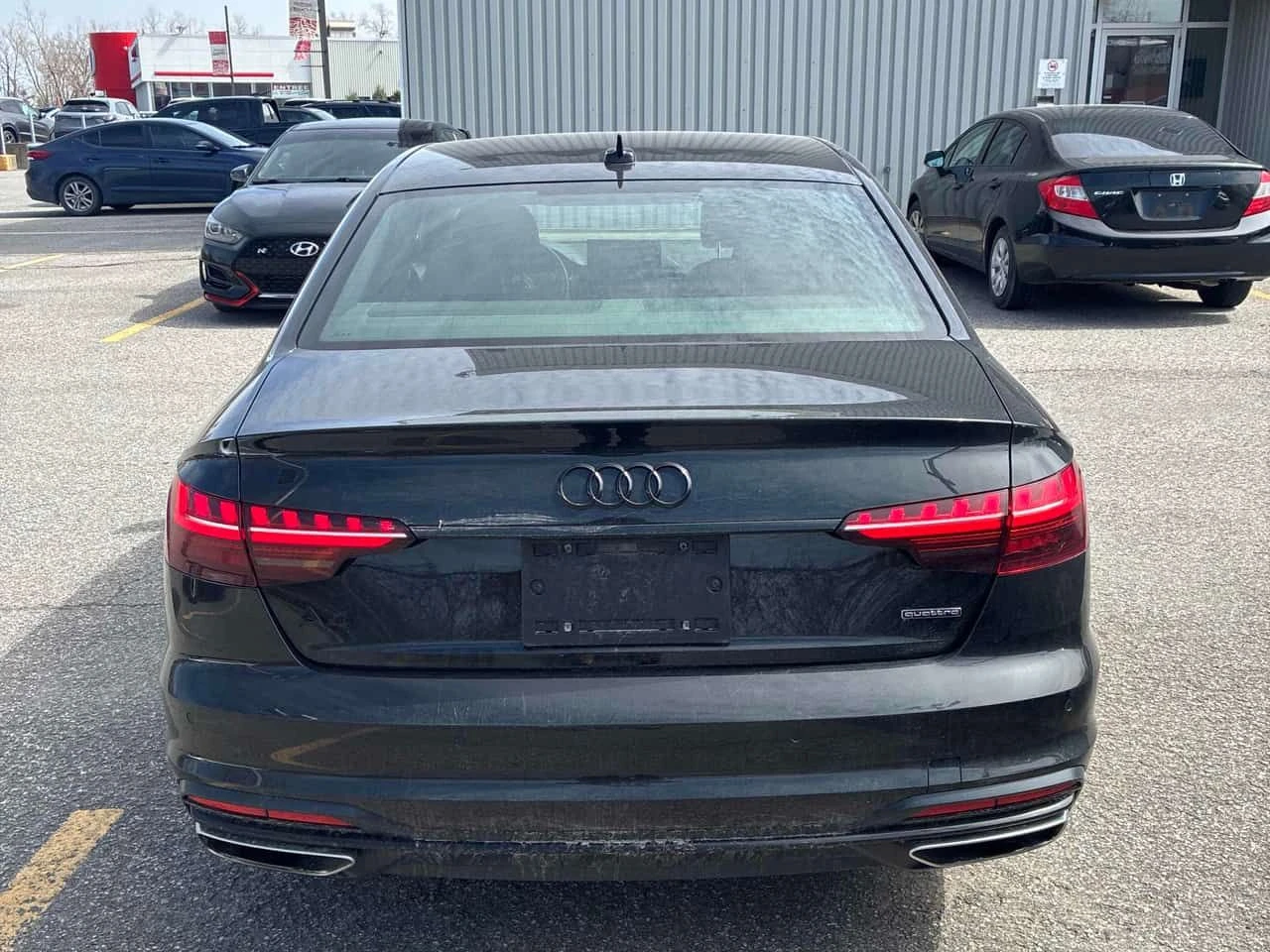 Audi A4 Progressiv / DISTRONIC / CAMERA / LED , снимка 4 - Автомобили и джипове - 54279497