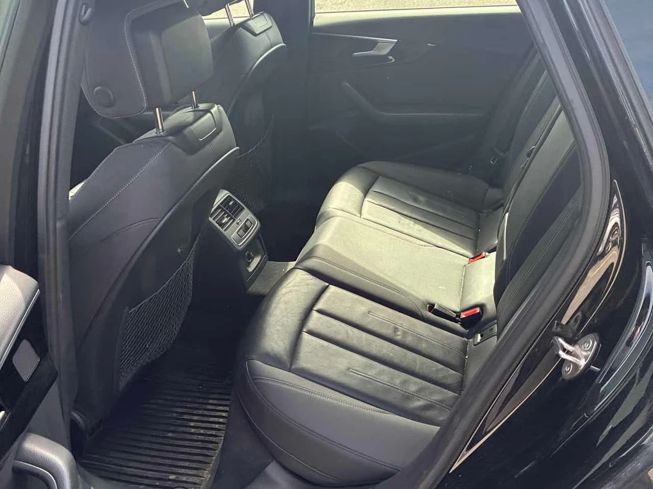 Audi A4 Progressiv / DISTRONIC / CAMERA / LED , снимка 17 - Автомобили и джипове - 54279497