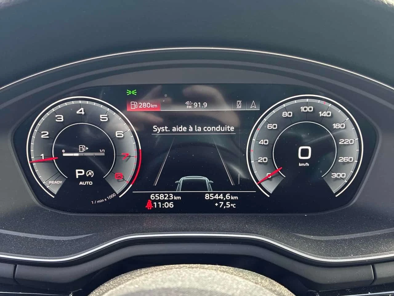 Audi A4 Progressiv / DISTRONIC / CAMERA / LED , снимка 8 - Автомобили и джипове - 54279497