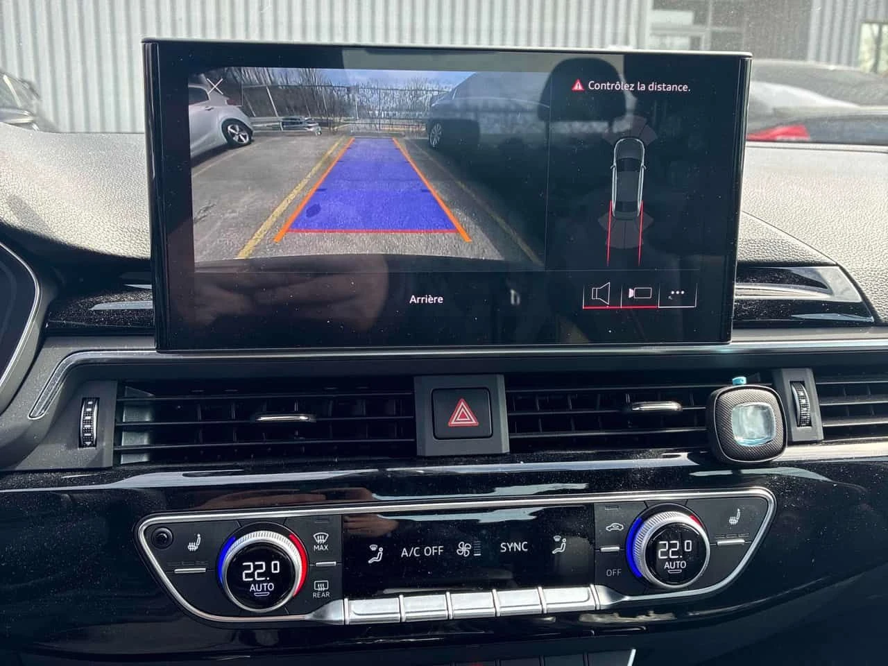 Audi A4 Progressiv / DISTRONIC / CAMERA / LED , снимка 11 - Автомобили и джипове - 54279497