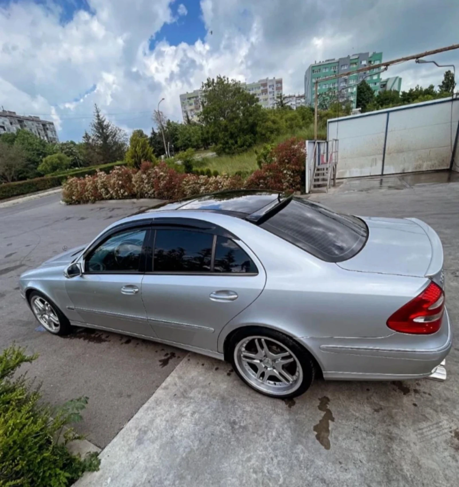 Mercedes-Benz E 320