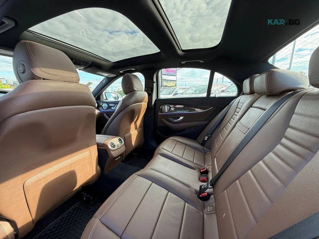 Mercedes-Benz E 400 4MATIC/AMG LINE/LANE DEPARTURE/DRIVER ASSIST, снимка 16 - Автомобили и джипове - 55175659