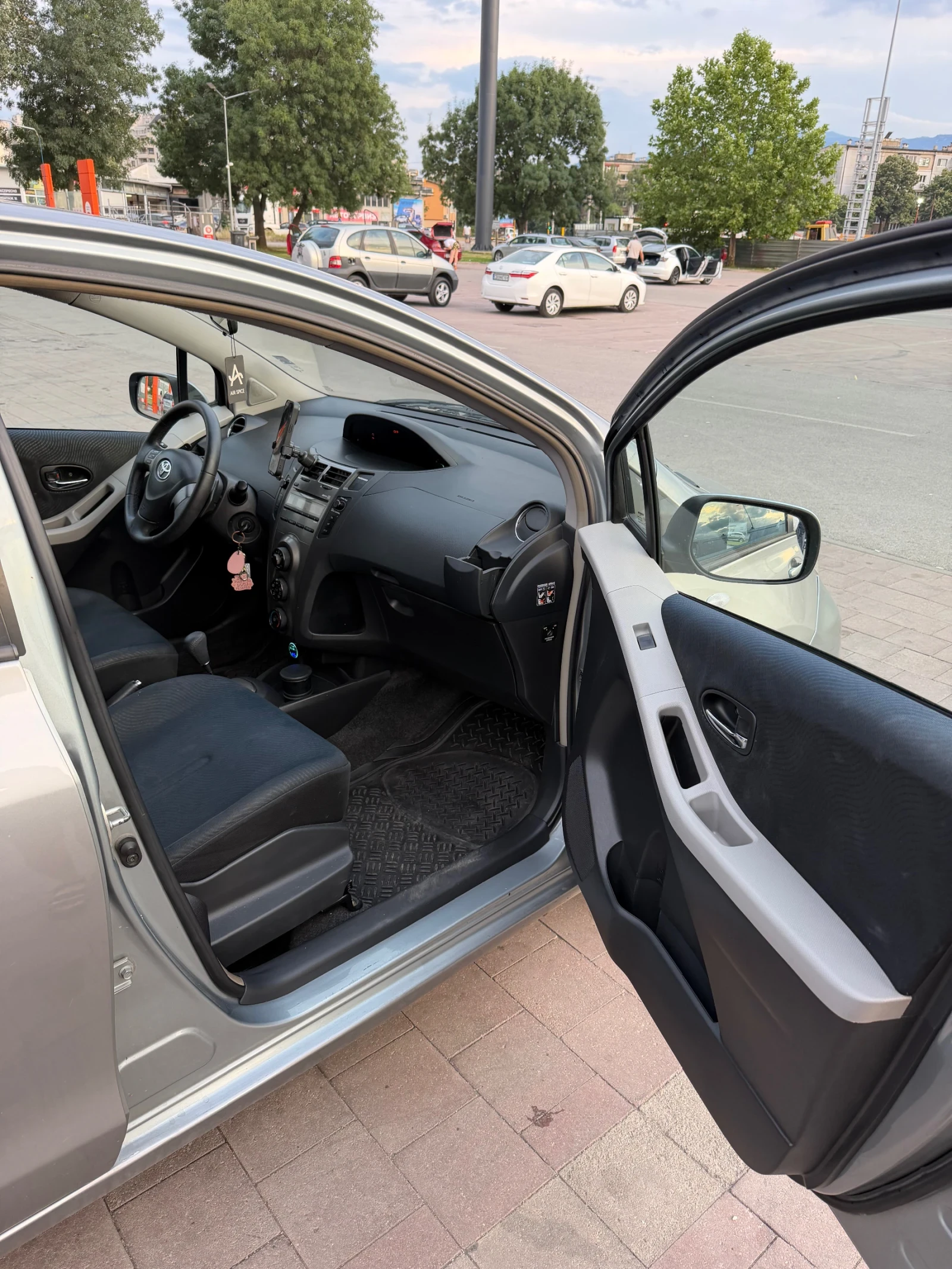 Toyota Yaris, снимка 6 - Автомобили и джипове - 55304330