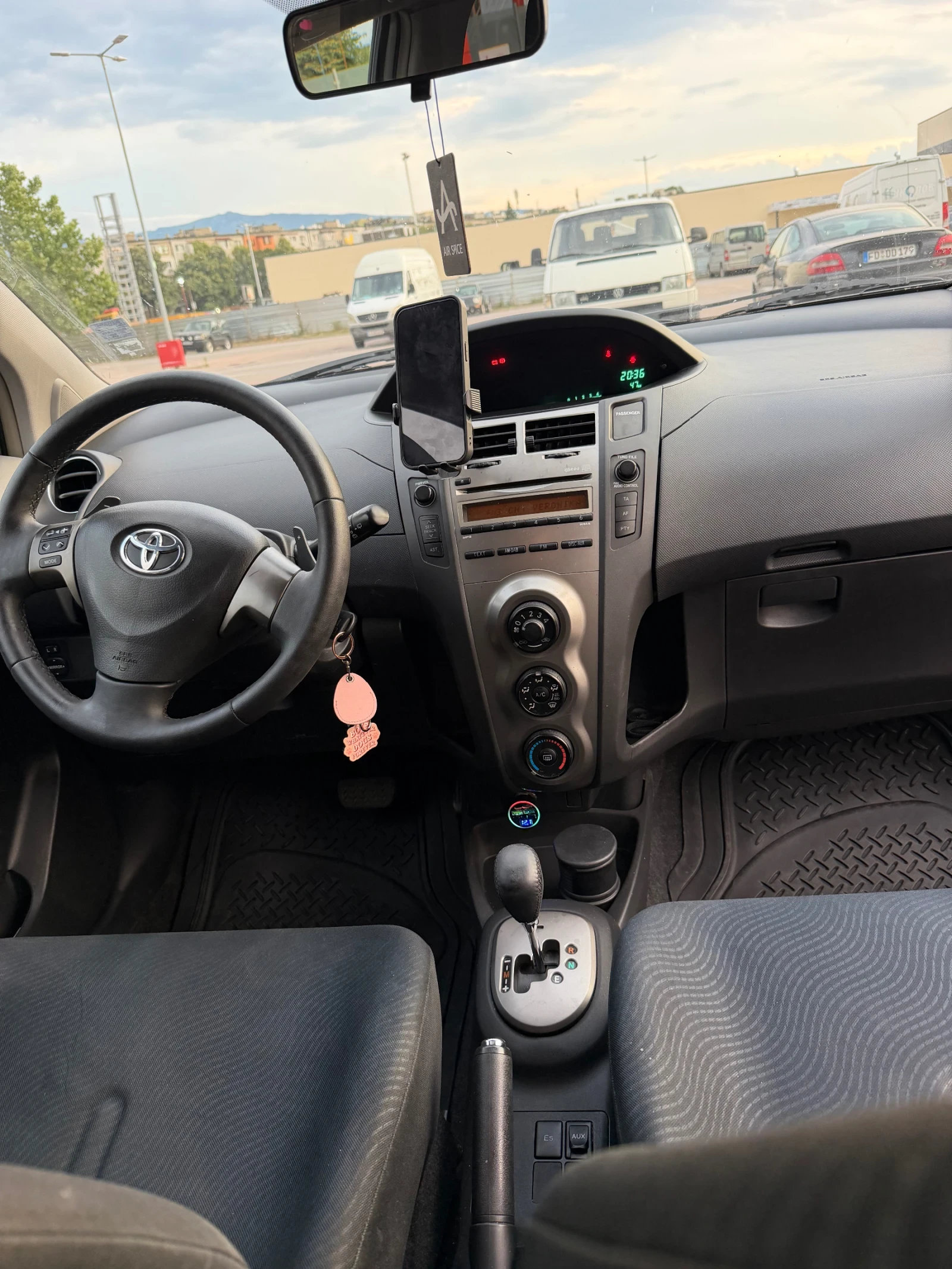 Toyota Yaris, снимка 9 - Автомобили и джипове - 55304330