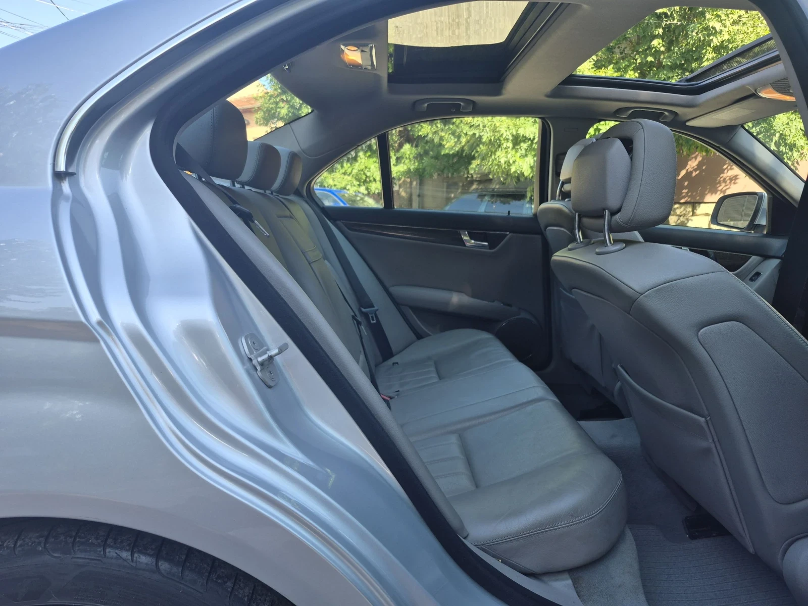 Mercedes-Benz C 320 Elegance, снимка 5 - Автомобили и джипове - 55694338