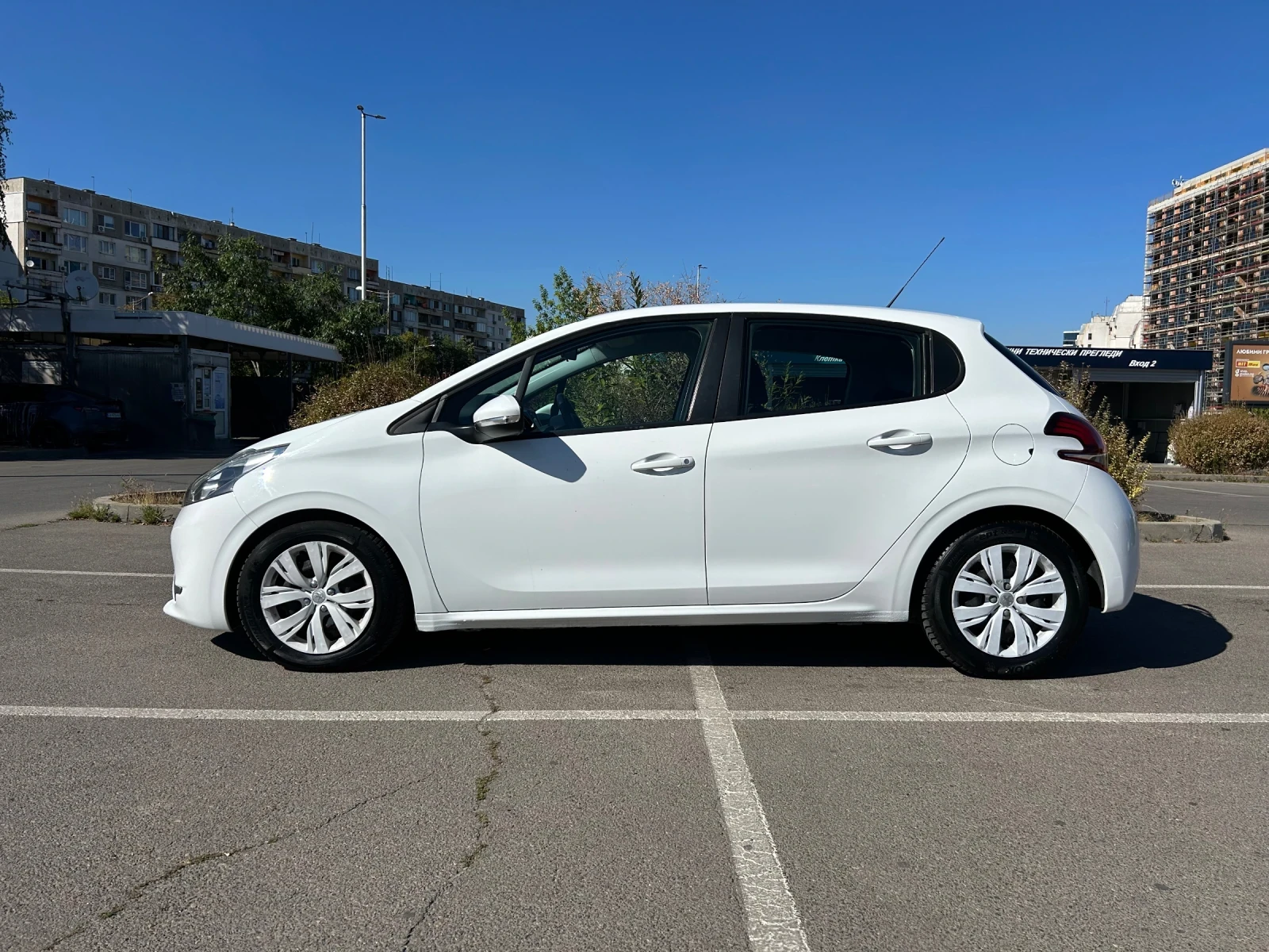 Peugeot 208 1.4 hdi, снимка 3 - Автомобили и джипове - 55961502