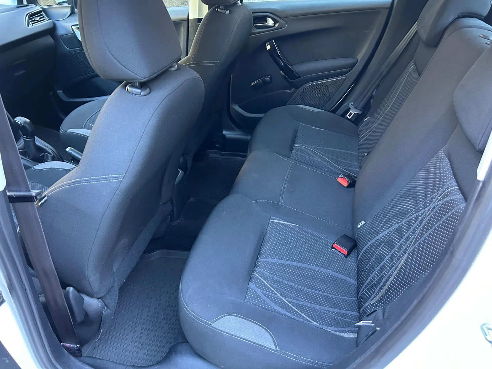 Peugeot 208 1.4 hdi, снимка 13 - Автомобили и джипове - 55961502