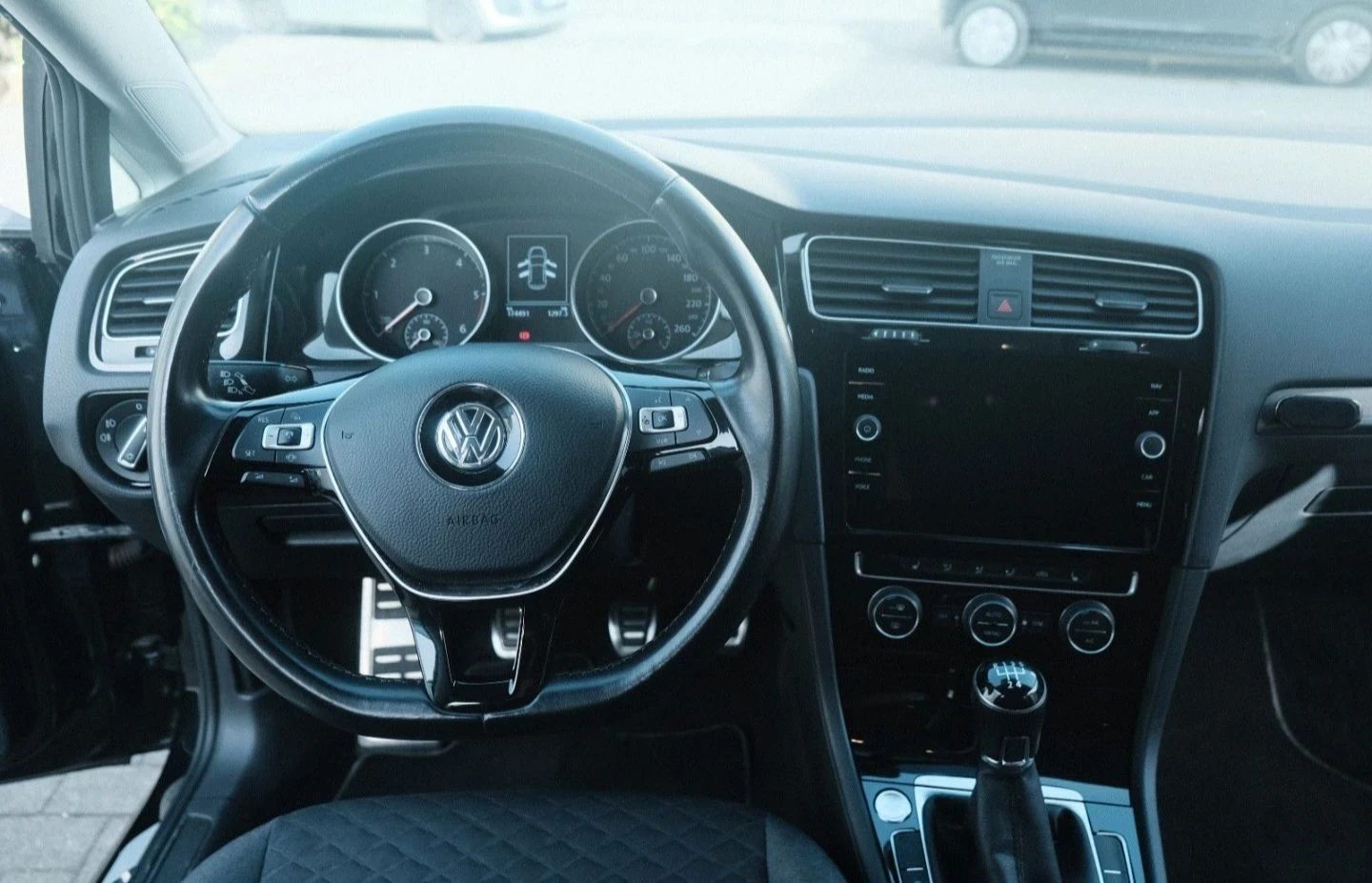 VW Golf Учебен 1.6TDI, снимка 7 - Автомобили и джипове - 55971143