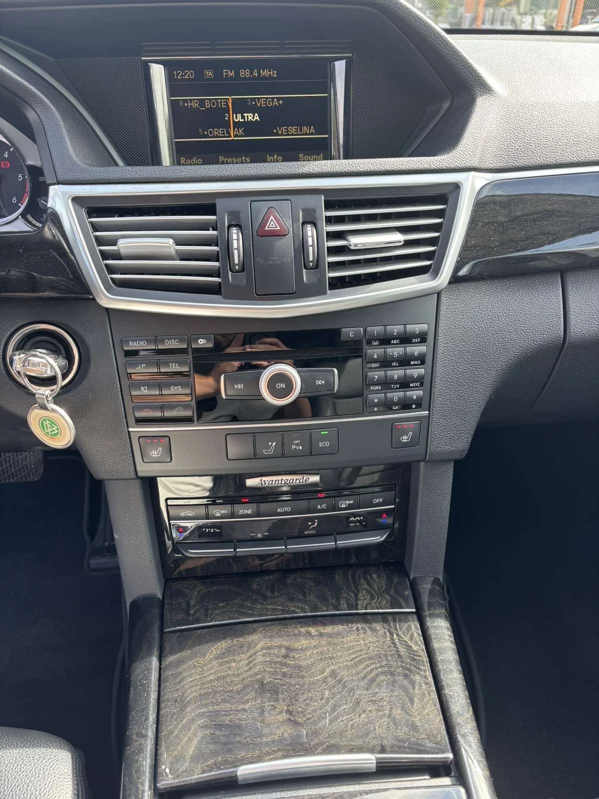 Mercedes-Benz E 200, снимка 6 - Автомобили и джипове - 56222875